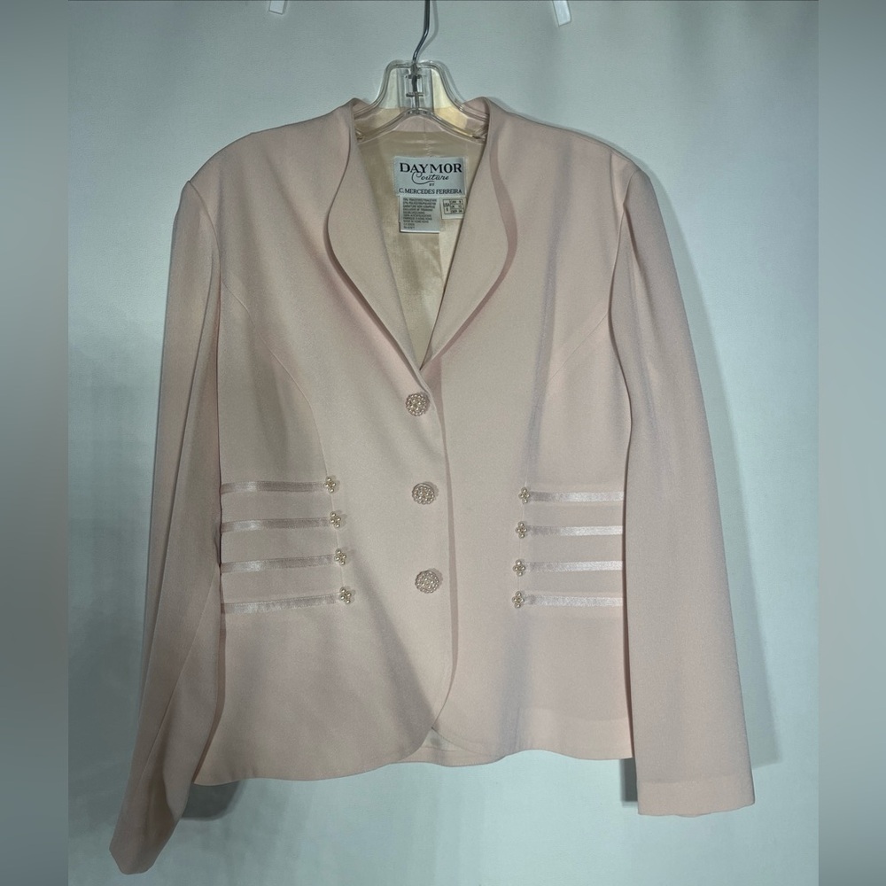 Elegant Peach Suit Jacket with Tailored Silhouette & Pearl Buttons